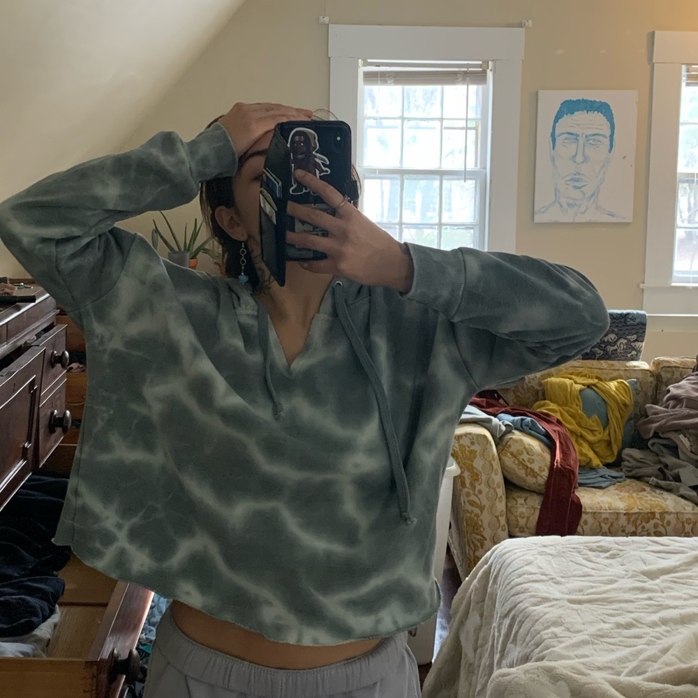 Cropped tie dye sweatshirt
